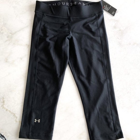 NWT! New Under Armour black compression Heat Gear capri leggings / crops / tight - Picture 1 of 5